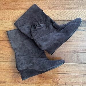 ✨ 5/$25 ✨ Old Navy ♡ Suede Wedge Boots